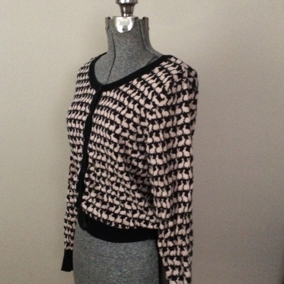 Bunny sweater! - Picture 6 of 8